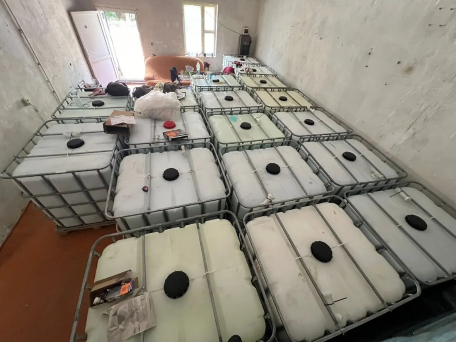 Over 30,000 counterfeit shampoos were seized at the illegal production facility in Syzran
