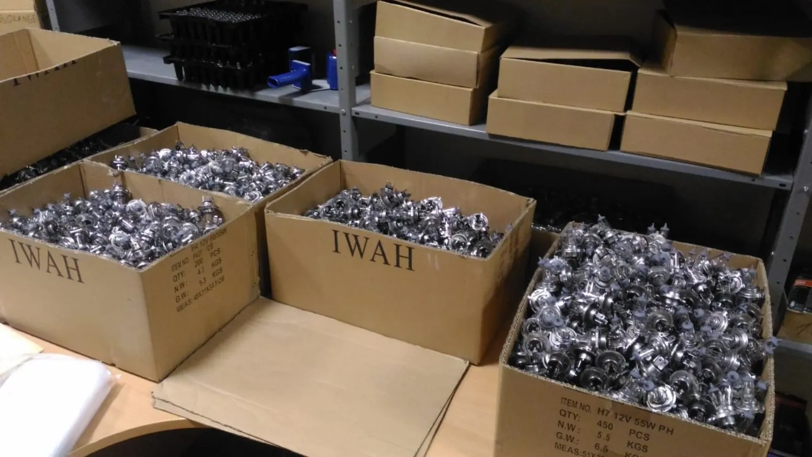 In Saint Petersburg more than 180 thousand counterfeit automotive lamps seized